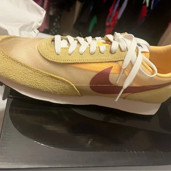 Men’s Nike Shoes - Picture 9 of 10